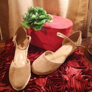 euc talbots suede fall/winter espadrilles sz 8